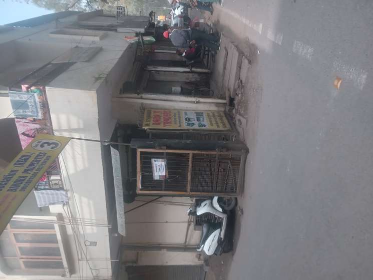 Commercial Shop 240 Sq.Ft. in West Delhi Delhi