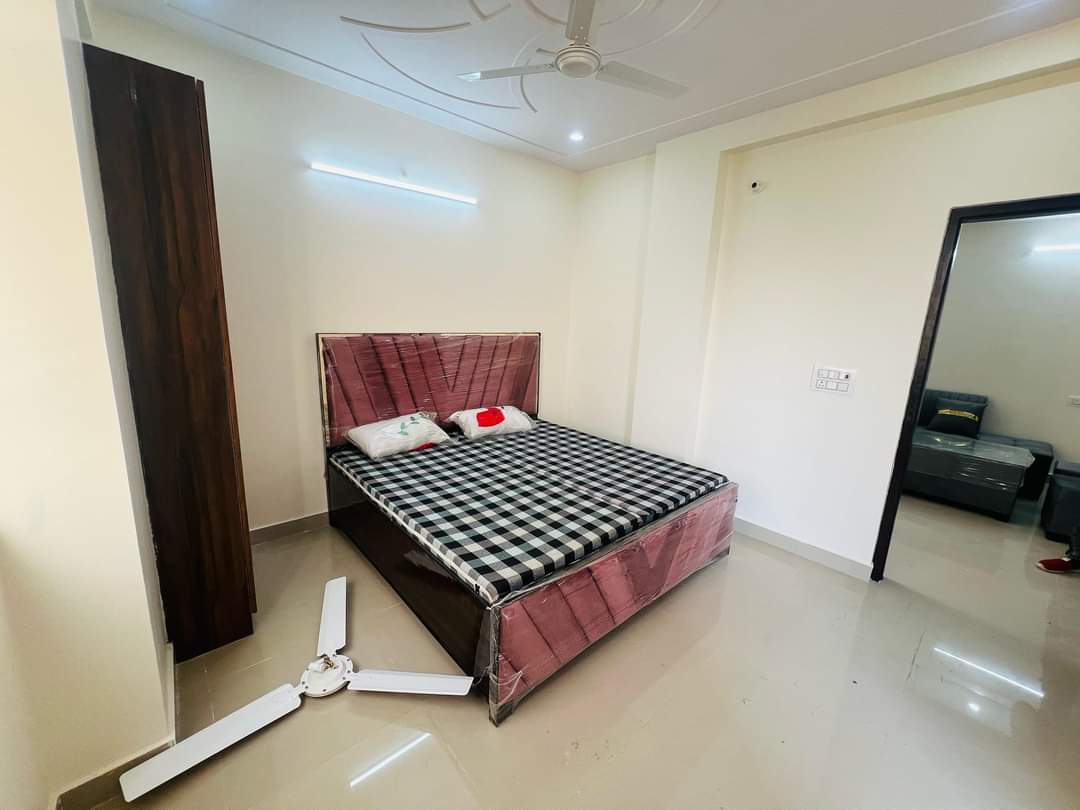 Resale 3 Bedroom 1600 Sq.Ft. Apartment in Retreat Apartments, Ip