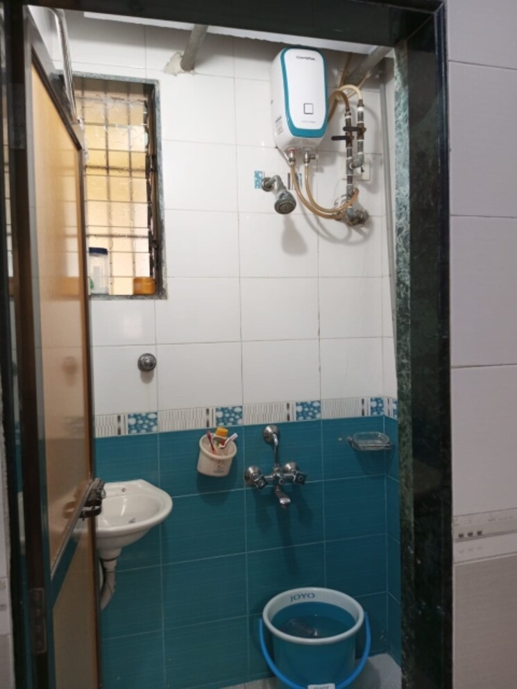 Bathroom, sneha-sadan-apartment 1 Bedroom 550 Sq.Ft. Apartment In Colaba Mumbai 6287099