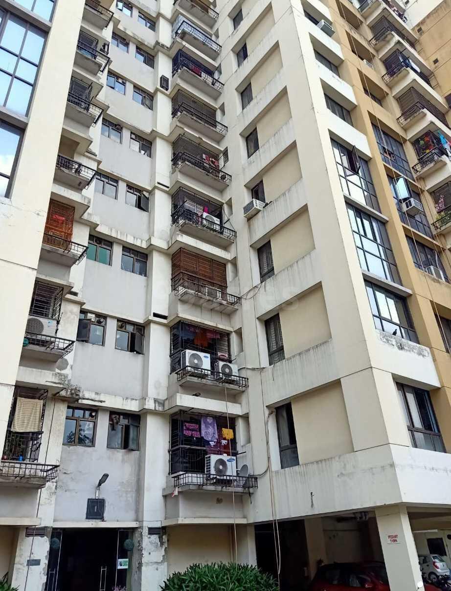 45+ 3 BHK Flats for sale near Behala High School, Behala Kolkata.