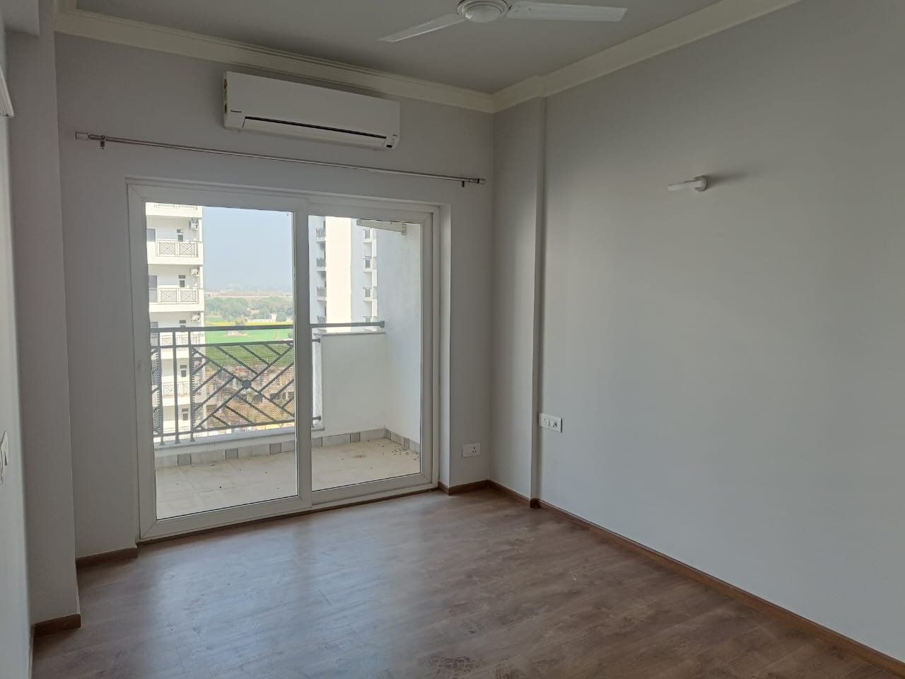 4 BHK Flats for Rent in Unitech The Residences Sector 33 Sector 54, Gurgaon