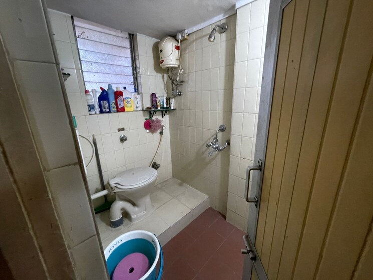 Bathroom, pushp-vatika 2 Bedroom 285 Sq.Yd. Apartment In Dahisar East Mumbai 6292095
