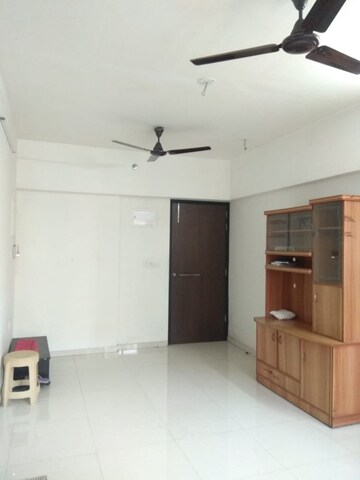 Room in 1.5 BHK Apartment at Lodha Splendora, Ghodbunder Road – for Rent