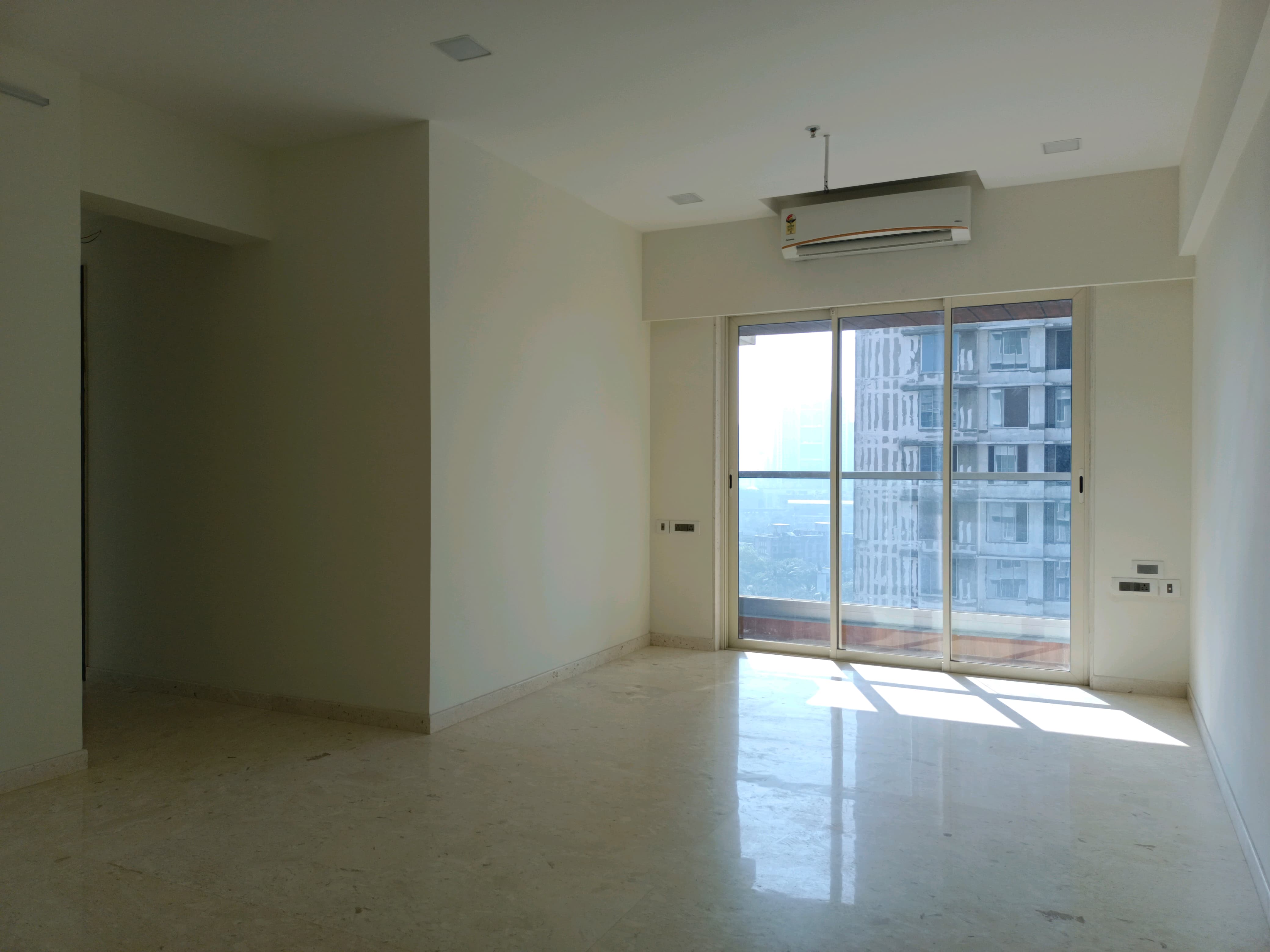 Rental 3 Bedroom 1084 Sq.Ft. Apartment in Ekta Tripolis, Goregaon West