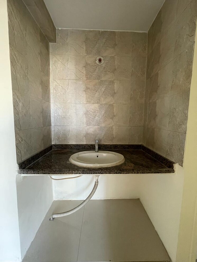 Bathroom, tanna-mangeshi-dazzle-iii 3 Bedroom 1250 Sq.Ft. Apartment In Thakurli Thane 6304096
