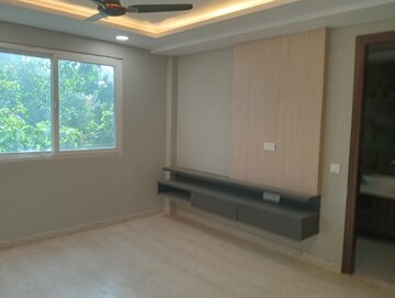 Room in 2 BHK Builder Floor at Ramesh Nagar – for Sale