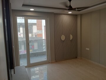 Room in 2 BHK Builder Floor at Ramesh Nagar – for Sale