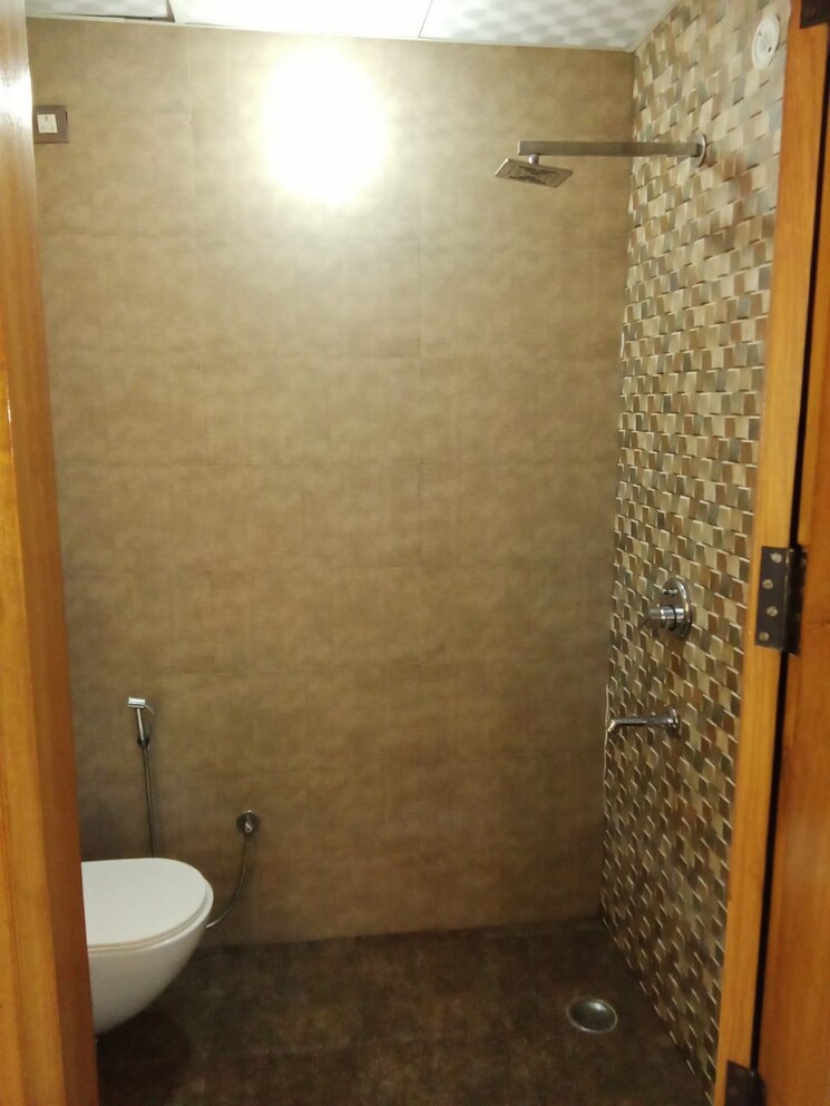 Bathroom, shakti khand iv 3 Bedroom 1216 Sq.Ft. Builder Floor In Shakti Khand iv Ghaziabad 6308764