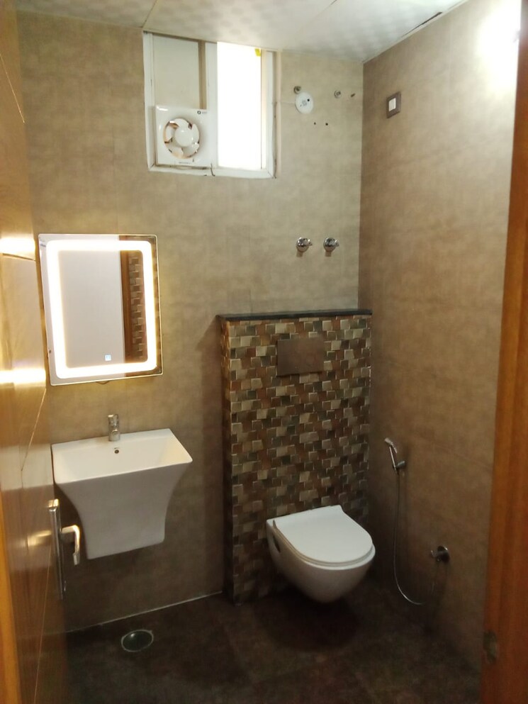 Bathroom, shakti khand iv 3 Bedroom 1216 Sq.Ft. Builder Floor In Shakti Khand iv Ghaziabad 6308764