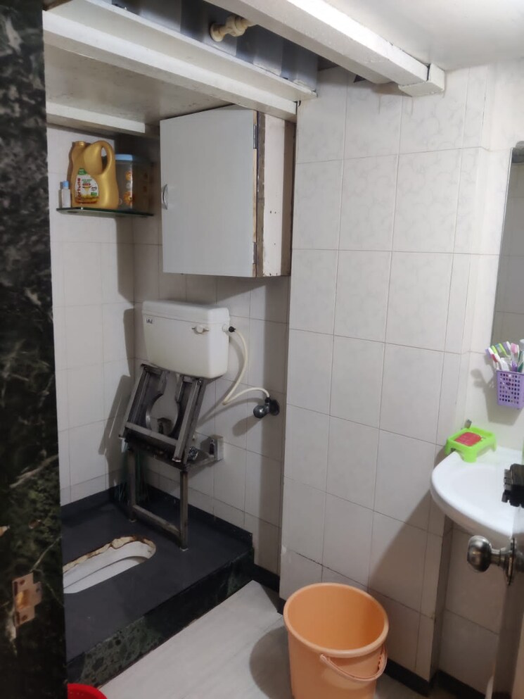 Bathroom, eknath-apartments-oshiwara 1 Bedroom 450 Sq.Ft. Apartment In Oshiwara Mumbai 6313287