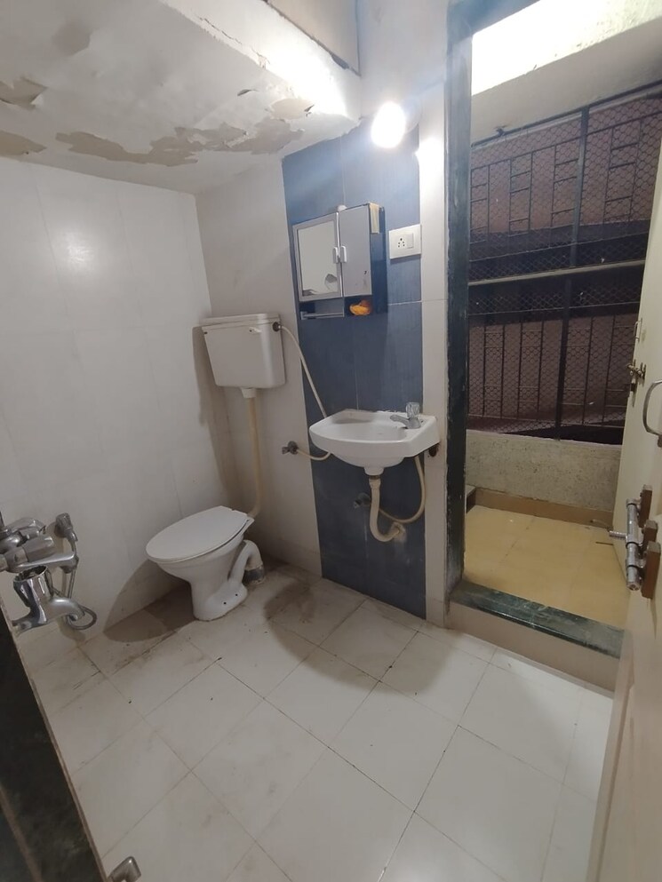 Bathroom, aakar-residency 2 Bedroom 870 Sq.Ft. Apartment In Kavesar Thane 6315729