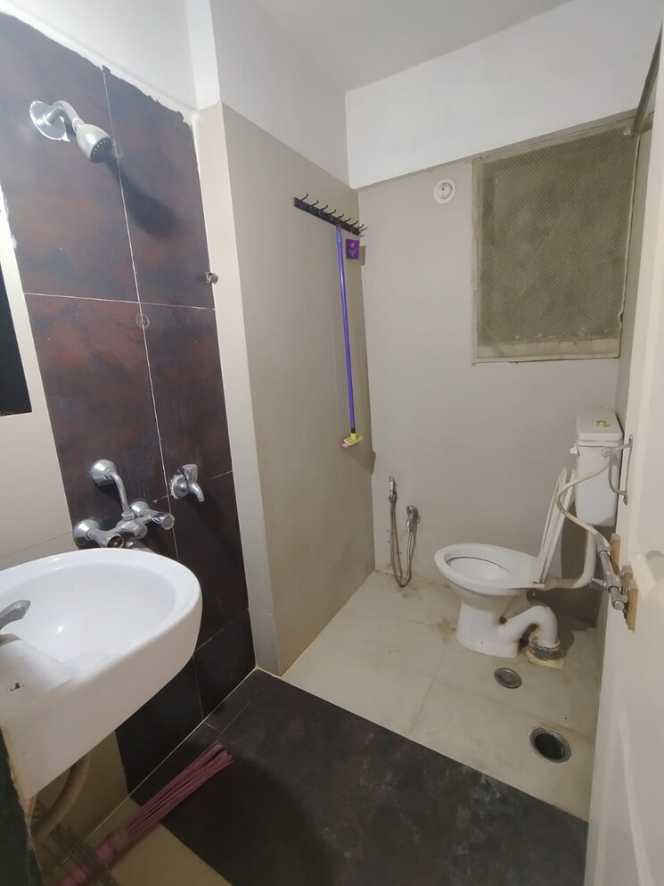 Bathroom, aakar-residency 2 Bedroom 870 Sq.Ft. Apartment In Kavesar Thane 6315729