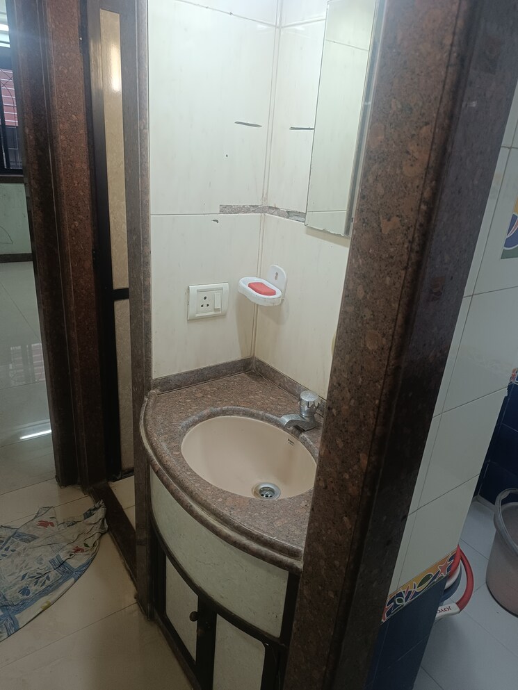 Bathroom, akal-chs 1 Bedroom 500 Sq.Ft. Apartment In Andheri East Mumbai 6315916