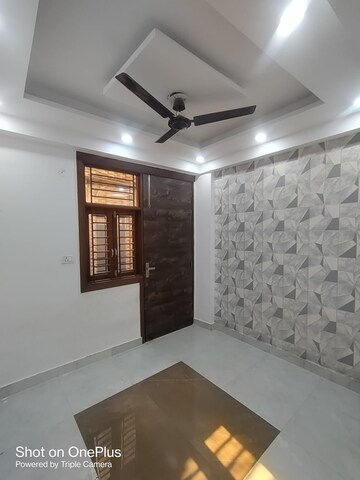 Room in 1 BHK Builder Floor at Dwarka Mor – for Rent