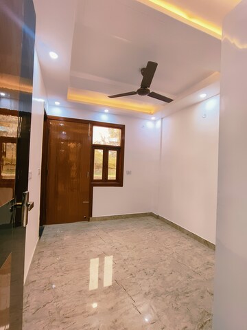 Room in 2 BHK Apartment at Dwarka Mor – for Sale