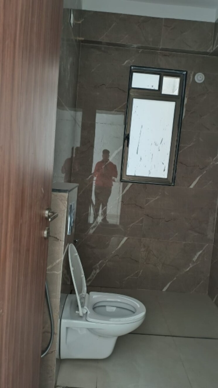 Bathroom, shri-chhatrapati-shivaji-market-yard 3 Bedroom 1850 Sq.Ft. Builder Floor In Gultekdi Pune 6318086