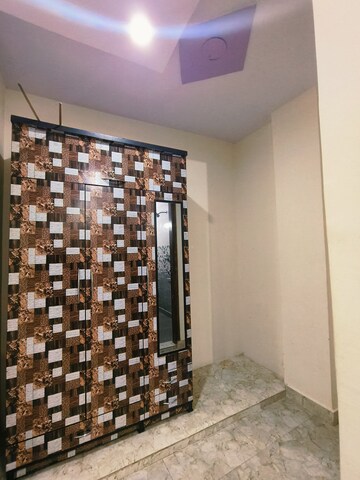 Room in 3 BHK Builder Floor at Dwarka Mor – for Rent