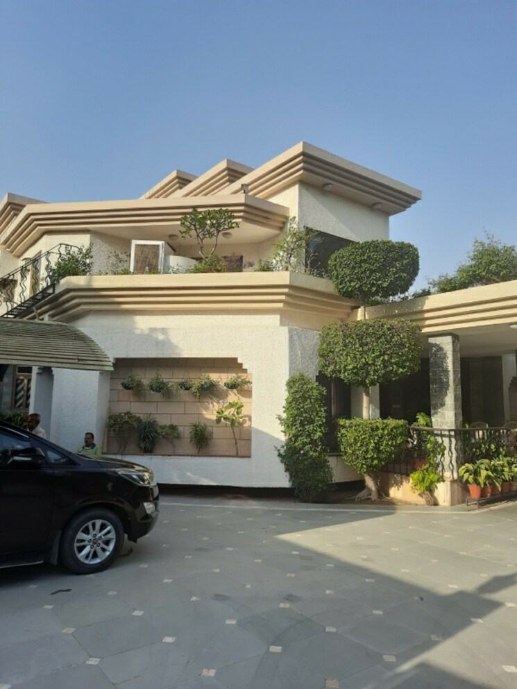 Resale 5 Bedroom 1000 Sq.yd. Villa In Neb Valley Society, Saket Delhi 