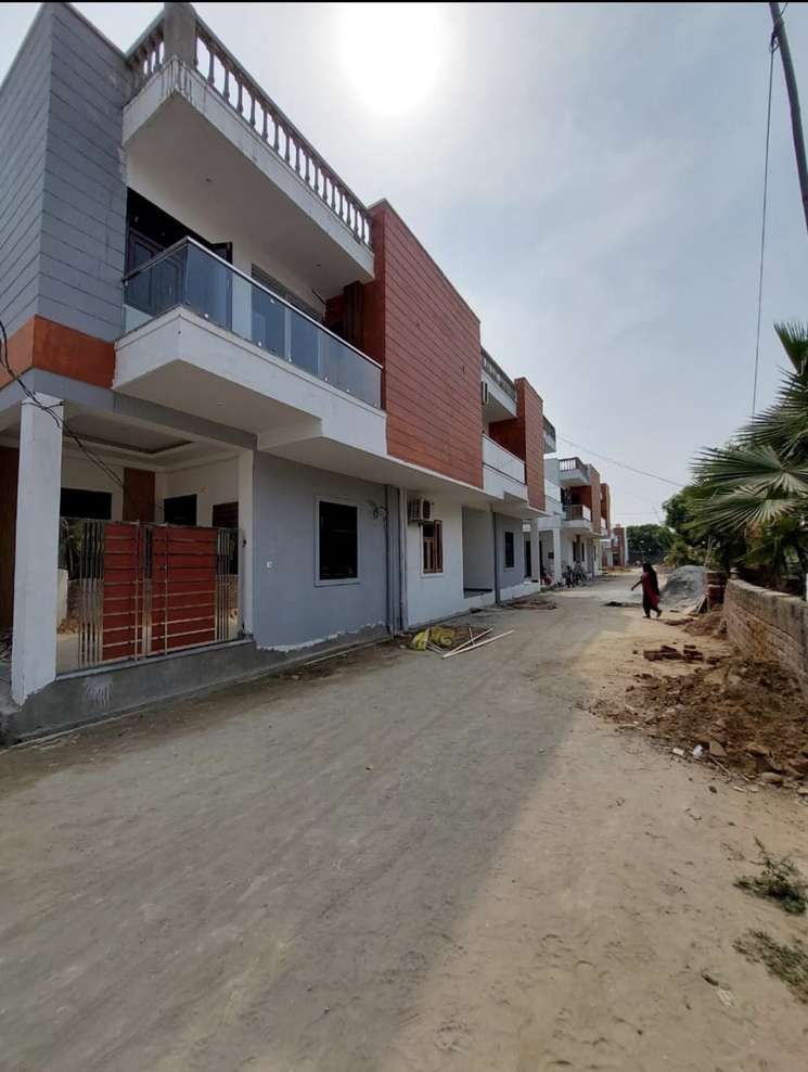 3 Bedroom 80 Sq.Yd. Villa in Noida Extension Greater Noida