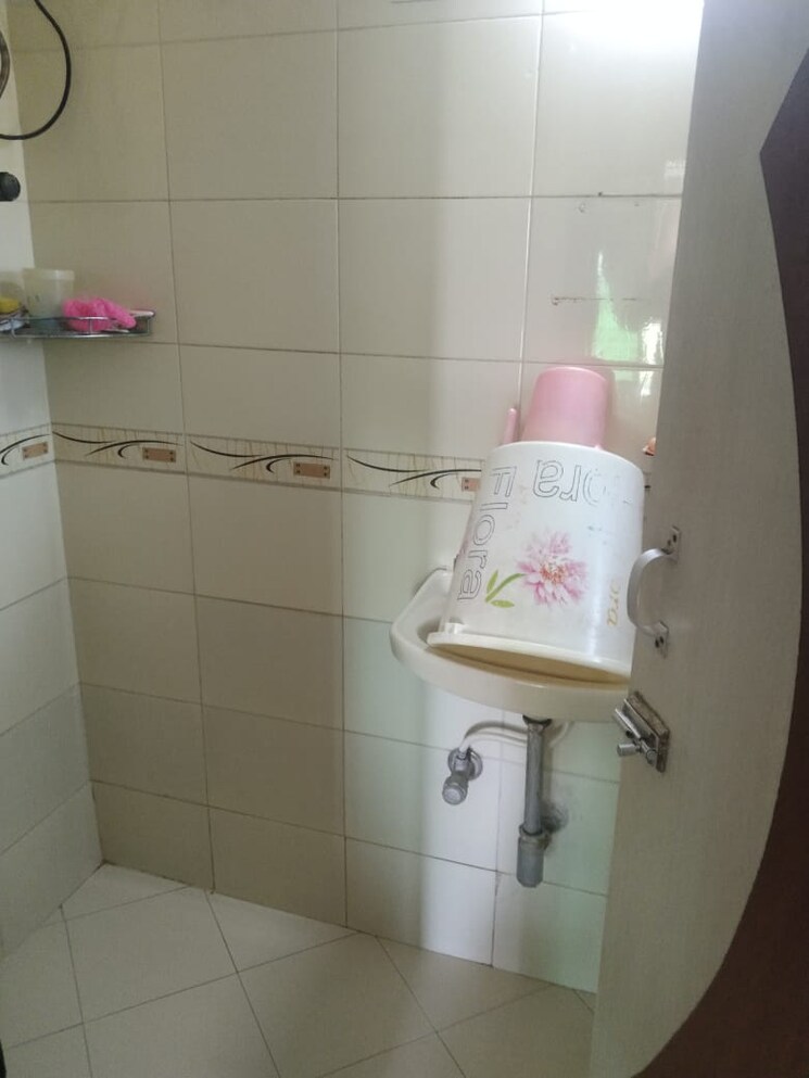 Bathroom, jinay-chs 1 Bedroom 476 Sq.Ft. Apartment In Kandivali West Mumbai 6328904