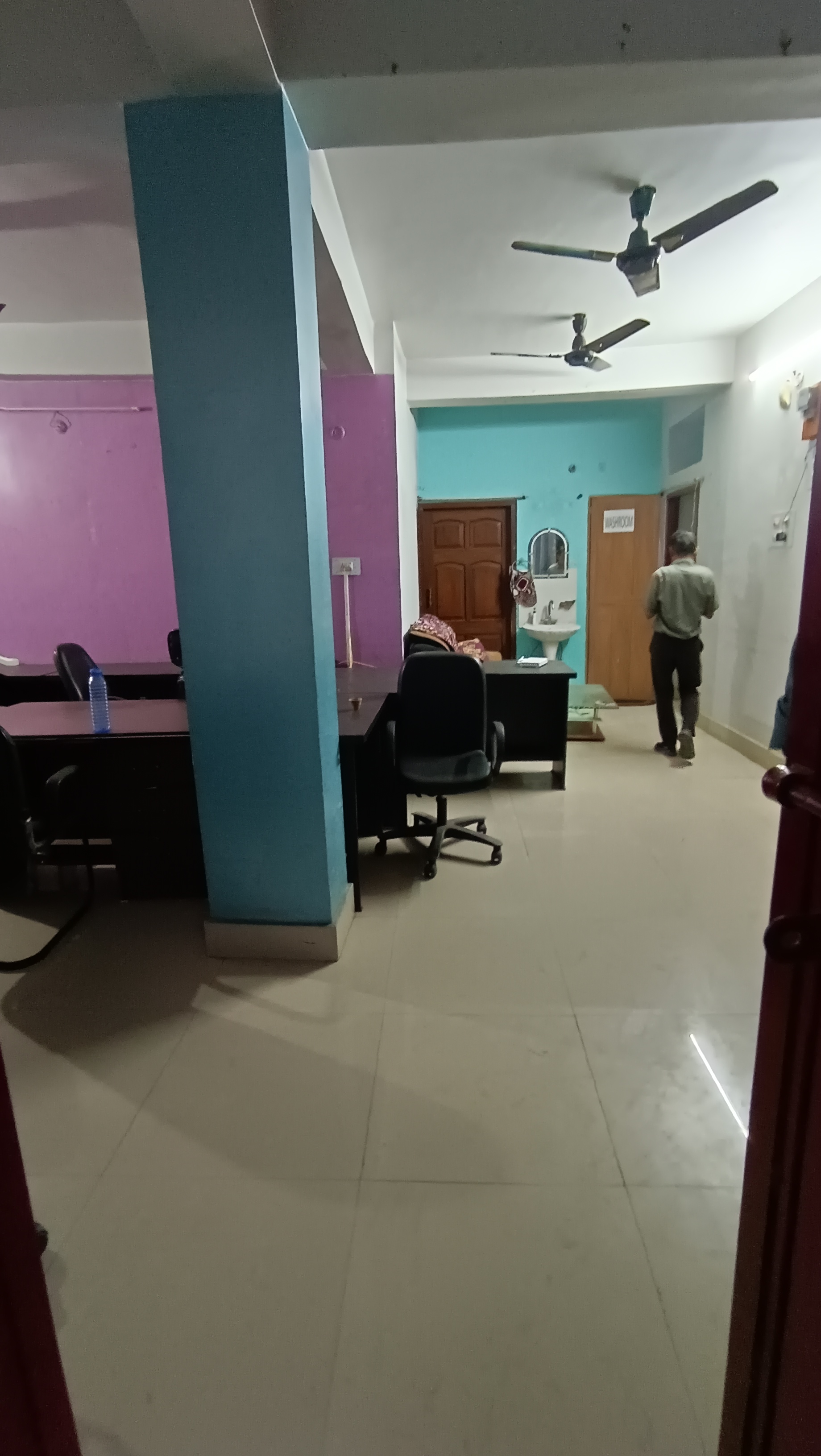 Rental Commercial Office Space 1500 Sq.Ft. in Gola Road Patna 6329222