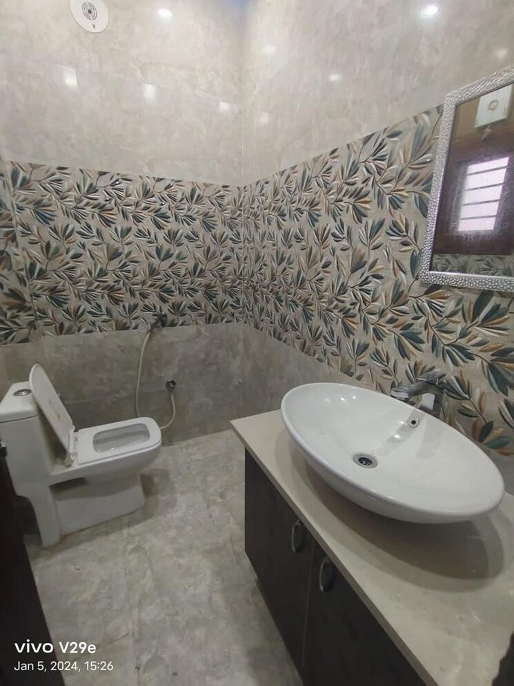 Bathroom, ardee-city 2 Bedroom 100 Sq.Yd. Builder Floor In Sector 52 Gurgaon 6331009