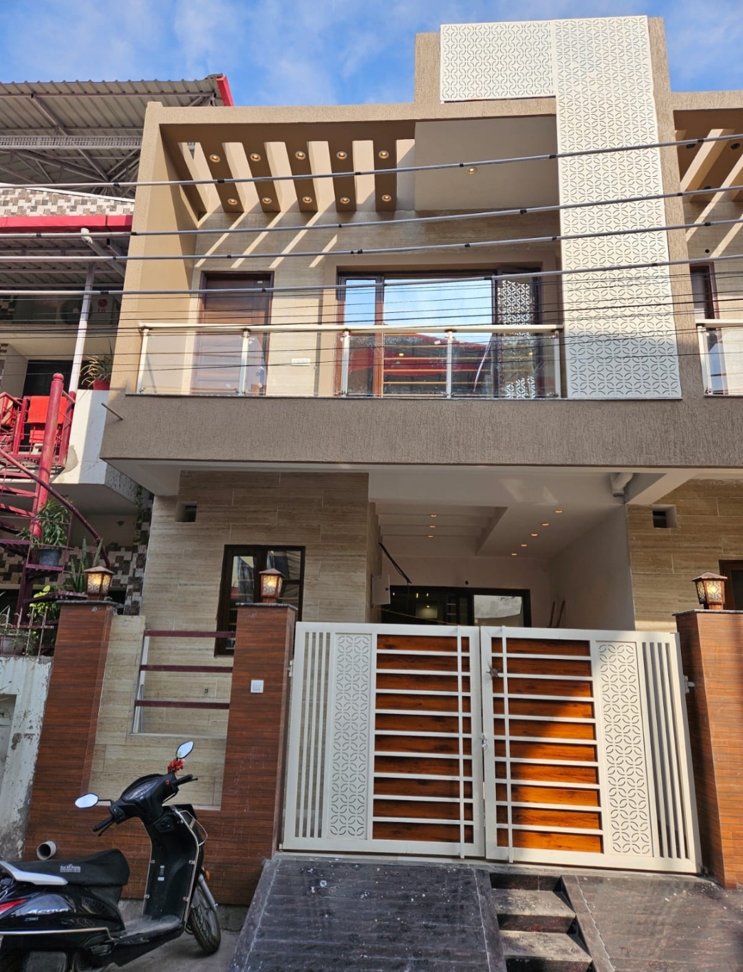 Resale 3 Bedroom 2000 Sq.Ft. Independent House in Aman Vihar Dehradun