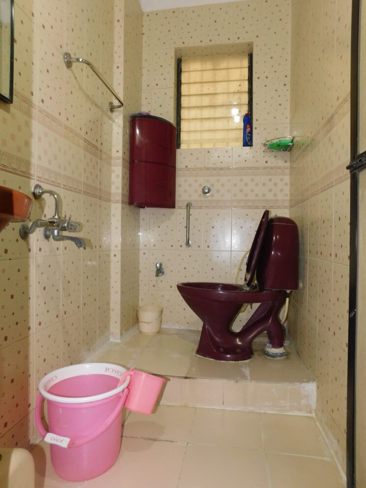 Bathroom, classic-skylark 3 Bedroom 1500 Sq.Ft. Apartment In Kopar Khairane Navi Mumbai 6336761