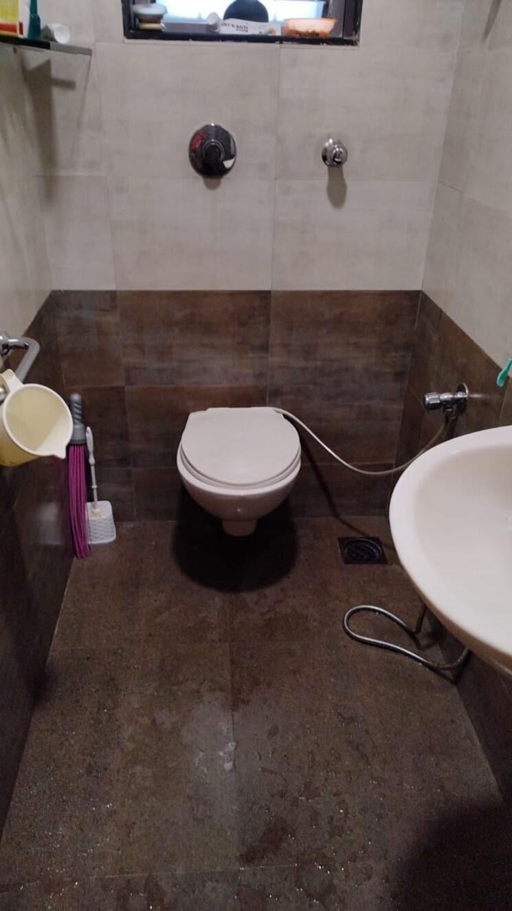 Bathroom, shah-chheda-mahavir-ornate 4 Bedroom 2500 Sq.Ft. Apartment In Kopar Khairane Navi Mumbai 6336896