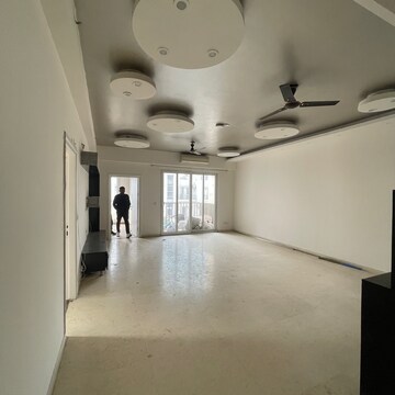 Room in 3.5 BHK Apartment at Emaar The Palm Drive-The Premier Terraces, Sector 66 – for Rent
