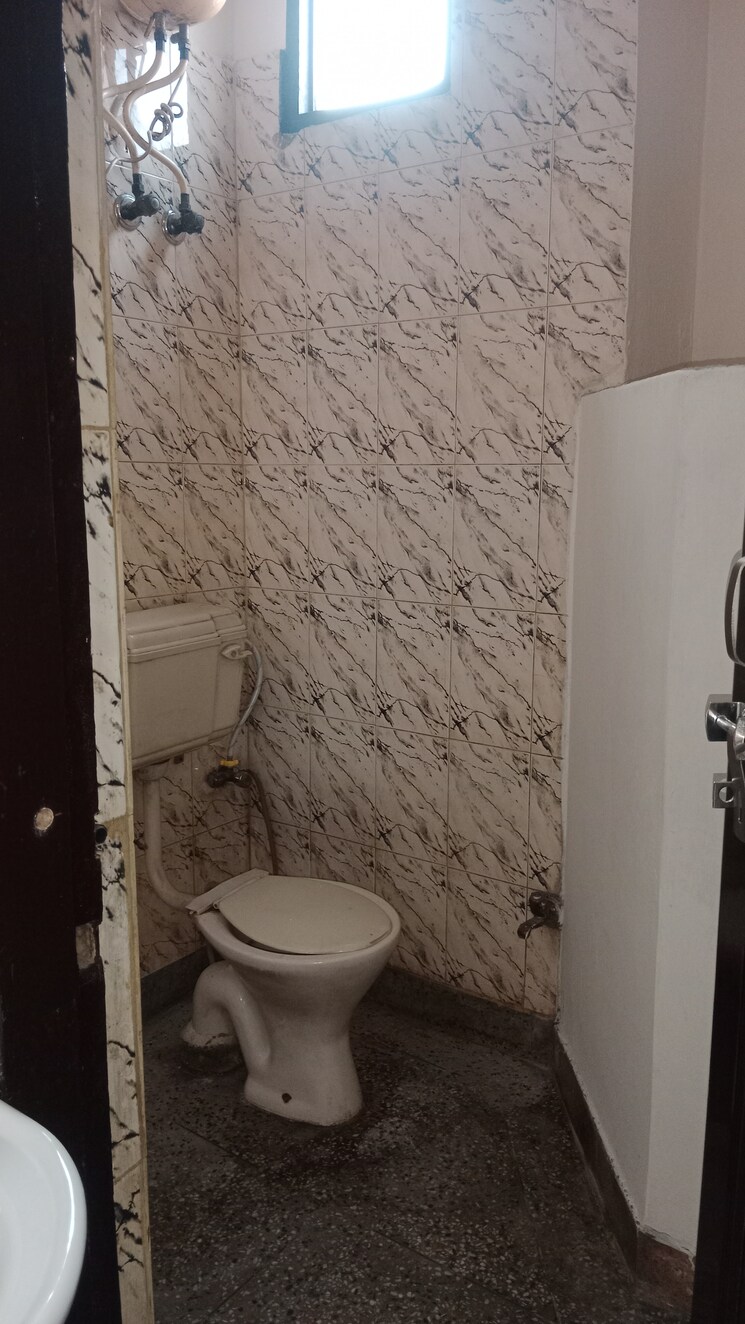 Bathroom, rwa-saket-block-l 1 RK 400 Sq.Ft. Builder Floor In Saket Delhi 6342381