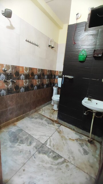 Team Area in 3 BHK Builder Floor at Dwarka Mor – for Rent