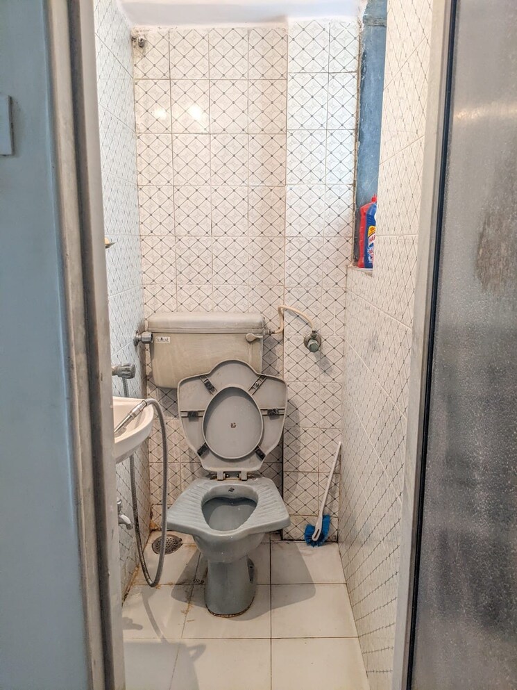 Bathroom, joy-valencia 3 Bedroom 980 Sq.Ft. Apartment In Jogeshwari East Mumbai 6346504