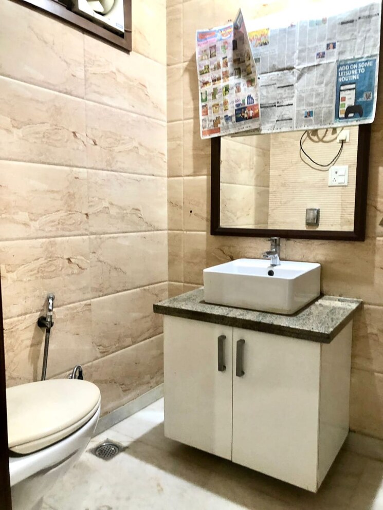 Attached Bathroom, rwa-block-b1-paschim-vihar 3 Bedroom 1800 Sq.Ft. Builder Floor In Paschim Vihar Delhi 6347733