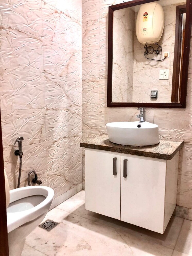 Attached Bathroom, rwa-block-b1-paschim-vihar 3 Bedroom 1800 Sq.Ft. Builder Floor In Paschim Vihar Delhi 6347733