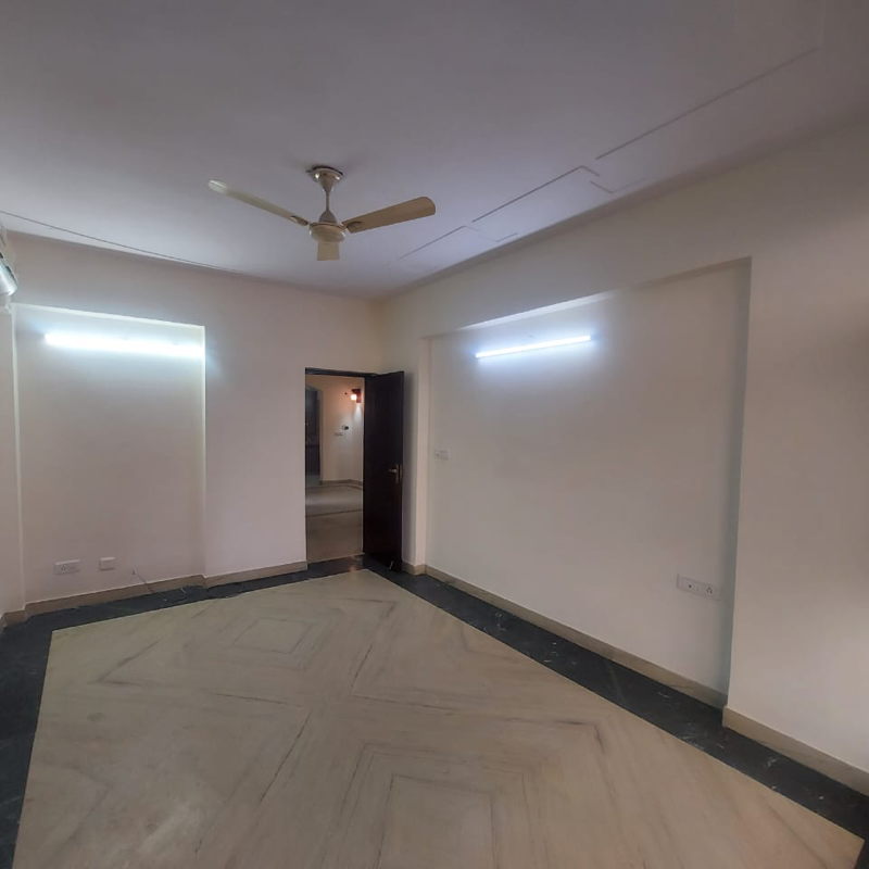 Rental 3 Bedroom 1500 Sq.Ft. Apartment in Naveen Apartment, Sector 5, Dwarka Delhi 6349028