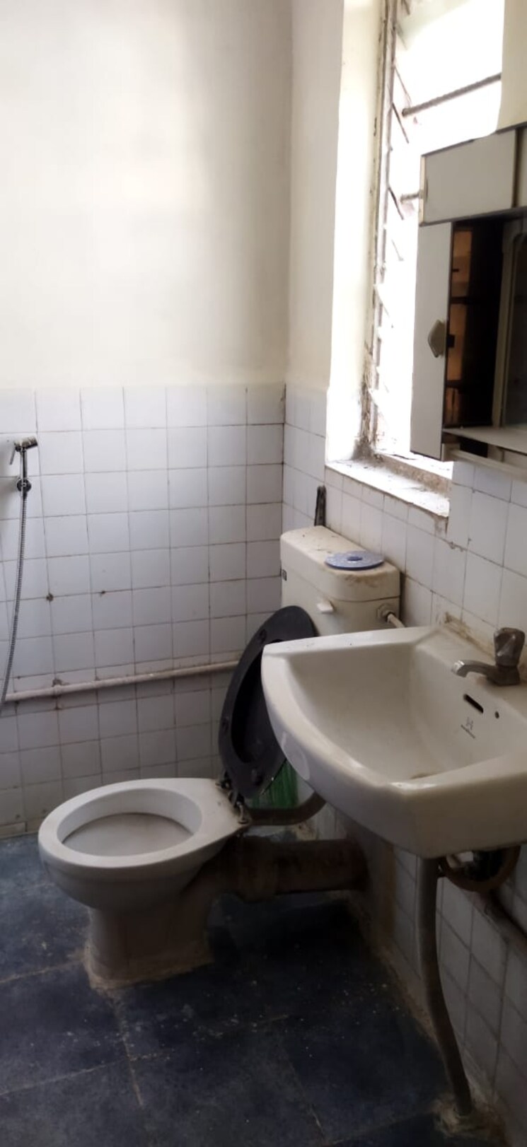 Bathroom, rna-heights 3 Bedroom 1899 Sq.Ft. Apartment In Andheri East Mumbai 6353155