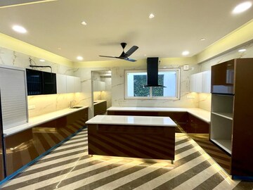 Bedroom in 4 BHK Builder Floor at Sector 23 – for Rent