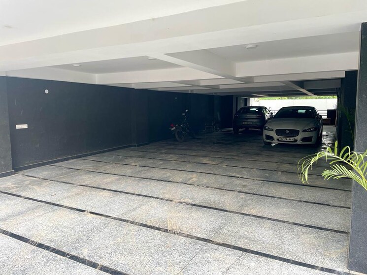  Parking, sector 23 4 Bedroom 502 Sq.Yd. Builder Floor In Sector 23 Gurgaon 6361362