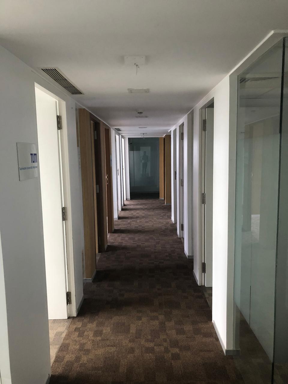 Rental Commercial Shop 2000 Sq.Ft. in Churchgate Mumbai 6365050