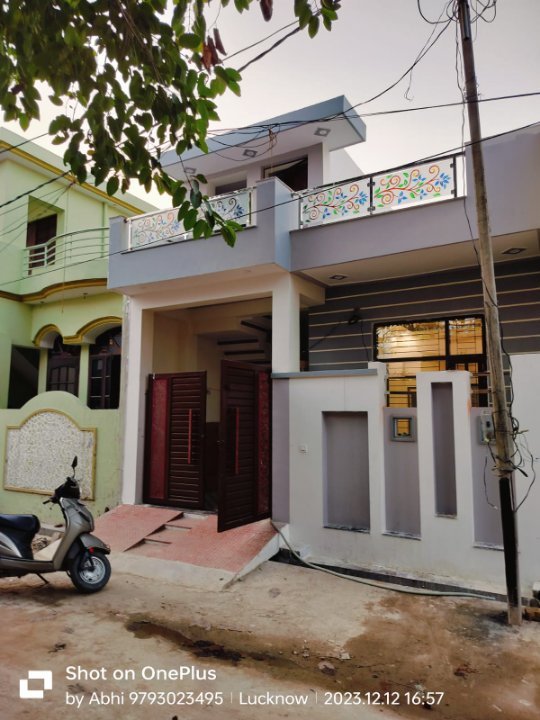 Resale 2 Bedroom 1100 Sq.Ft. Independent House in Jankipuram Extension
