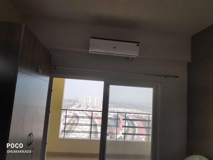 Room, paramount-golfforeste Studio 435 Sq.Ft. Apartment In Zeta I Greater Noida Greater Noida 6374532