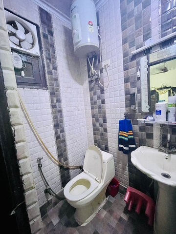Bathroom in 3 BHK Apartment at Dwarka Mor – for Rent