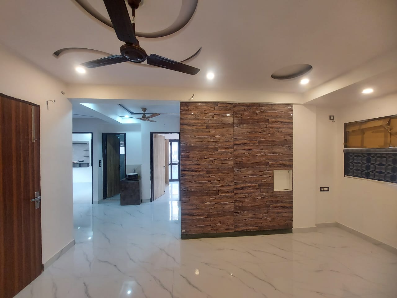 Rental 3 Bedroom 1500 Sq.Ft. Apartment in DDA Rosewood Apartment