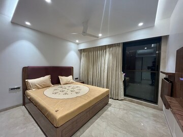 Room in 3 BHK Apartment at Juhu Road – for Rent