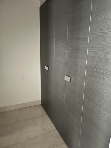 Bathroom in 6 BHK Apartment at Salcon The Verandas, Sector 54 – for Rent