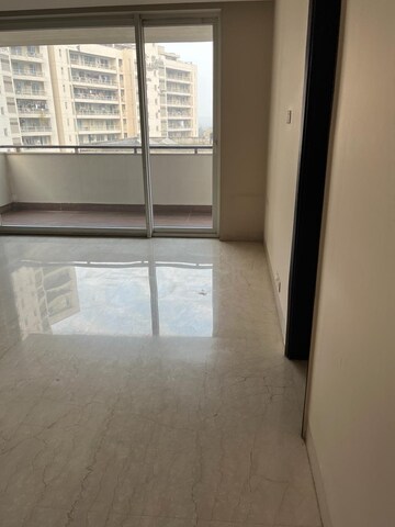 Room in 6 BHK Apartment at Salcon The Verandas, Sector 54 – for Rent
