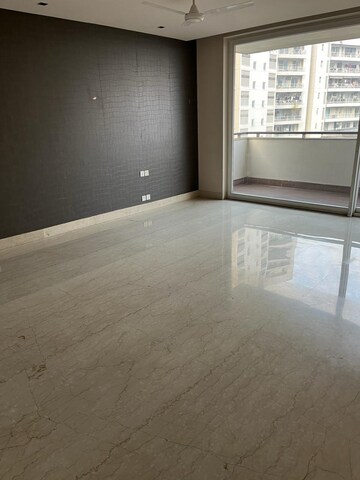 Room in 6 BHK Apartment at Salcon The Verandas, Sector 54 – for Rent