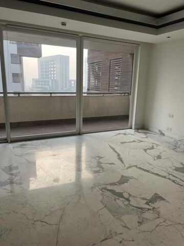 Room in 6 BHK Apartment at Salcon The Verandas, Sector 54 – for Rent