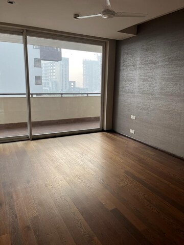 Room in 6 BHK Apartment at Salcon The Verandas, Sector 54 – for Rent